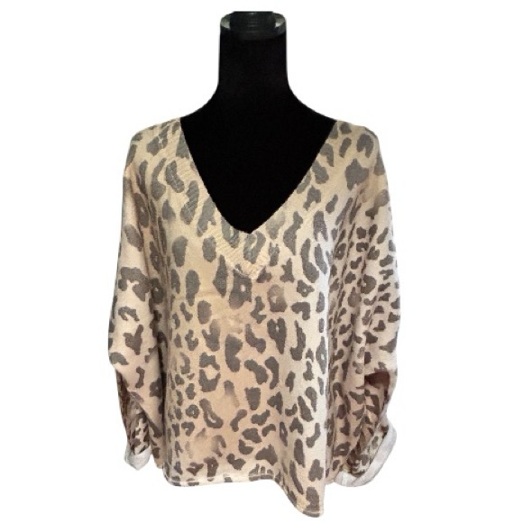 POL Tops - POL Leopard-Animal Print oversized V-Neck Sweater in Beige and Gray large NWOT